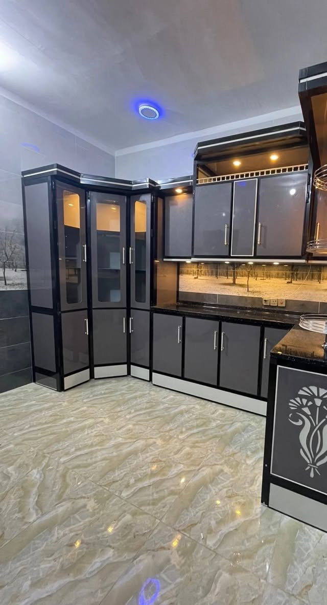 معمل بركات ابو الفضل 
للمطابخ الحديثه تفصال جميع المطابخ حسب طلب الزبون جميع القياسات متوفره عنوانا بابل واتساب ***********
