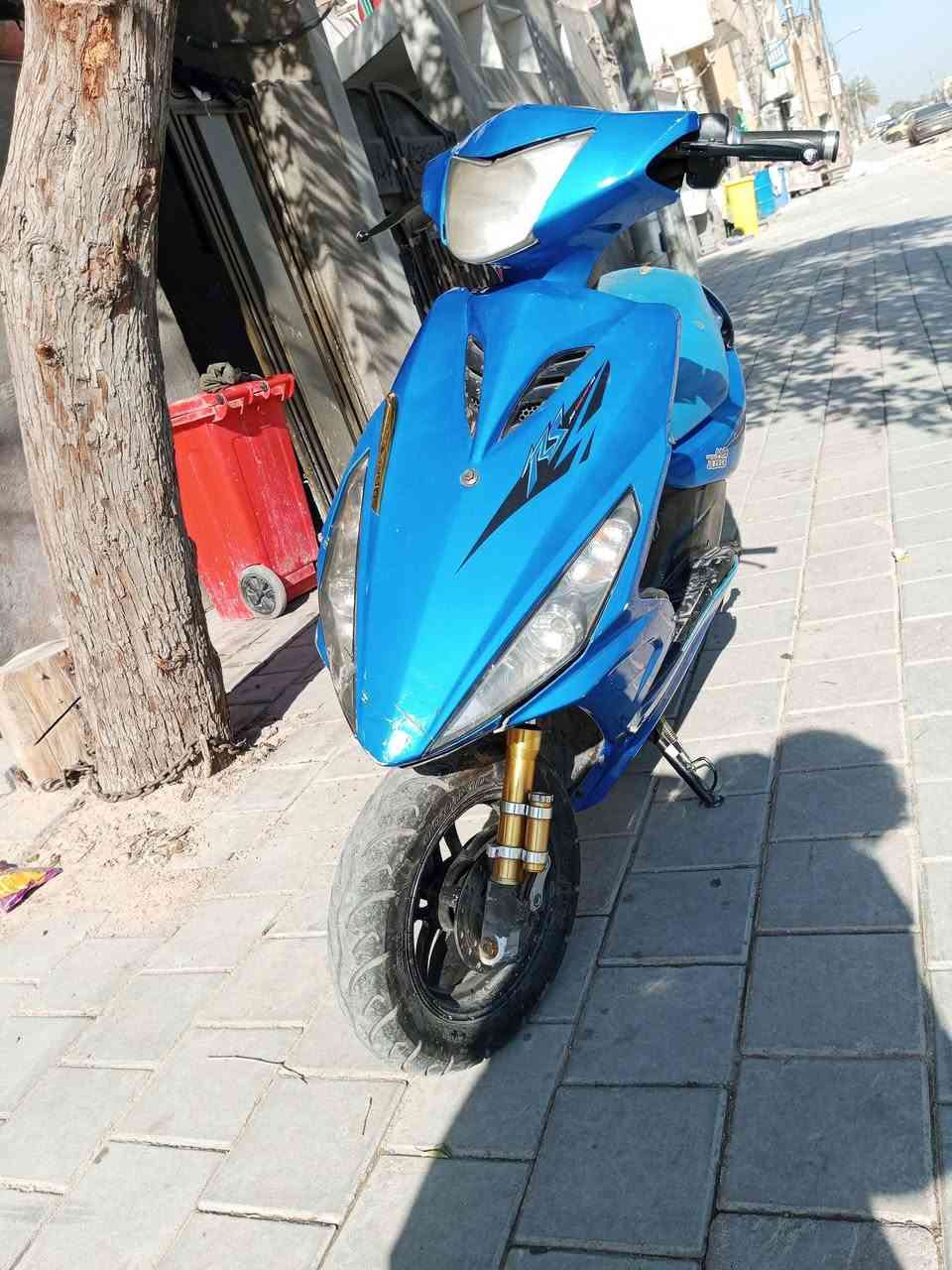 سلام عليكم دراجه ماكس مضلع مال لعب 
بيه سلف رياضي 
بيه دبلات رياضي 
بيه صالنصه رياضي 
بيه كلج امامي رياضي 
السعر 250 بيه مجال حگ الجيه لاستفسار ***********وتساب فقط ،،،
