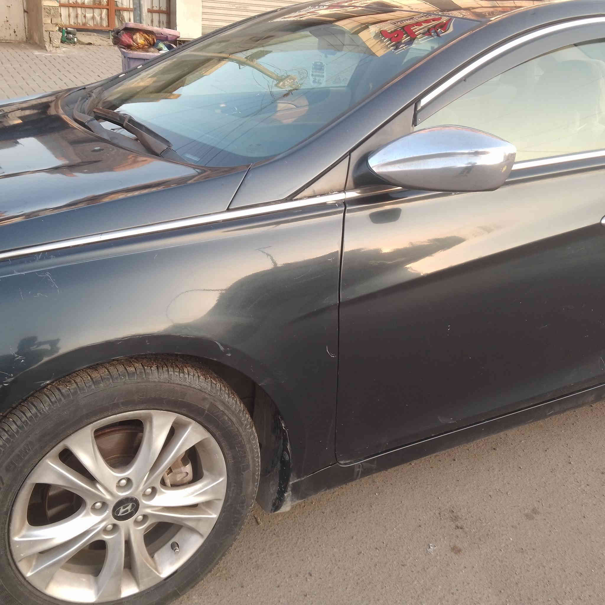 سوناتا أمريكي موديل 13
رقم بغداد انكليزي بإسمي صبغ بنيد وباب السايق وتبديل جاملغ امامي ايسر 
محرك 2400GDI
تبريد وتدفئه جيد جدا 
السعر 95$
مكانها بغداد حي الجهاد أو نفق الشرطة 
رقم الهاتف ***********
