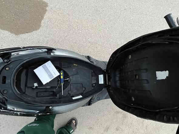 السلام عليكم ماكس ثعلب لون مميز بطريقيه للبيع دراجه بلاديه مكينه كابريتر سلف كله على وضع الشركه كلها مختمه ختم واحد ناعمه سلف هندر كيلو متر طوافه كله شغال شاد سكن ثلجي رماش اشاير عالي ناصي حمدلله بلاديه عده البلاده موجوده بيها و سويج الاحتياط قفل جنطه قفل ستيرن بركاتها مضبوطه تايرات جدد شلعه و معدل فول مسوي الها ادامه  لا تراسلني و تكلي شبيها نقص 😅كل التفاصيل يمكم اسف على الاطاله السعر 650 و بيها مجال مكاني بغداد الحريه ***********
