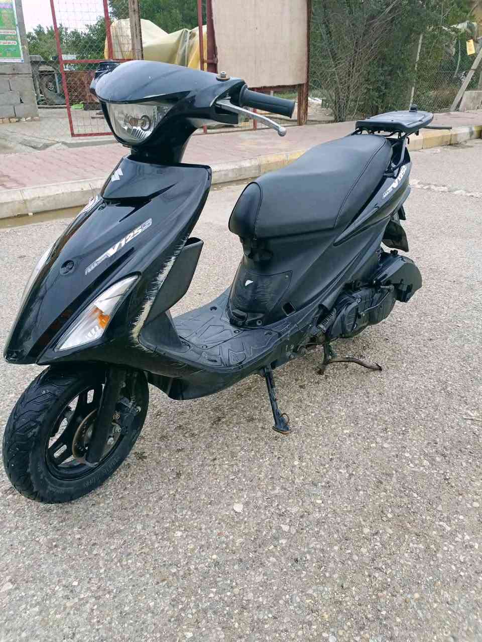 سلام عليكم دراجة ادرس حديث ياباني مفتوحة مرة وحدة دراجة نضيفة سعرهة ٥٥٠ و بيهة مجال بسيط مكان شهداء معمل المرور رقمي ***********
