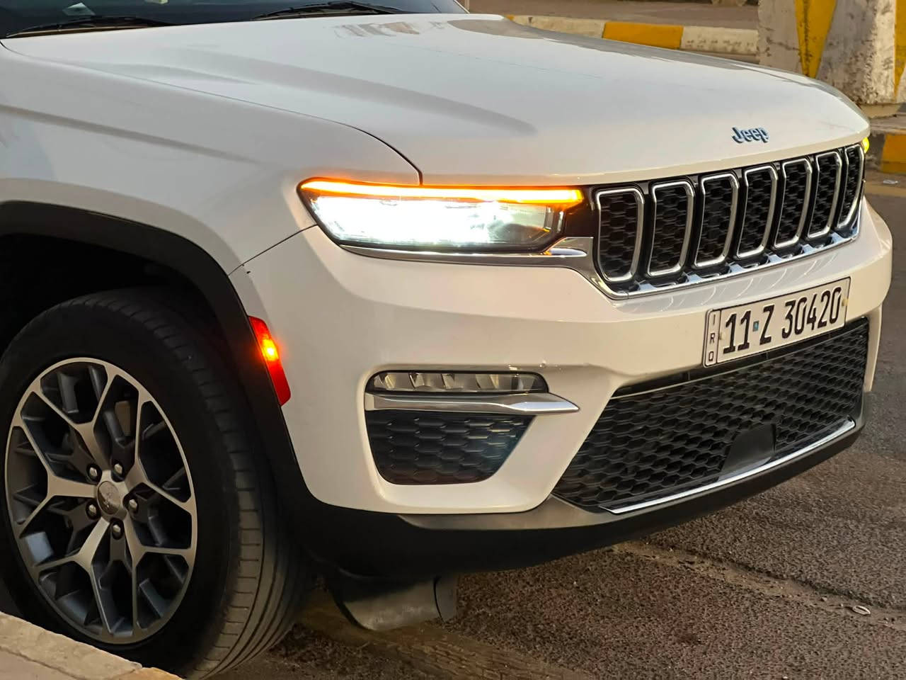 Jeep Grand cherokee 4xe
موديل 2024 .. 4x4 هايبرد
ماشية  78,000 km 
إنارة داخلية LED لون واحد
٣ شاشات
5 راكب 
‎3 انضمة بنزين +هايبرد +كهرباء
#مواصفاتها
.  
.بصمه تشغيل عن بعد
.سستم صوت ALPIN
.دمام خلفي
.كشنات جلد
.كشن السايق ميمري
.كشنات كهرباء
.تدفئة كشنات
.صندوق كهرباء
.حساسات خلفيه  
.اشاير بالمري
.رادار امامي
خمسة وضعيات قياده
.نظام تحديد مسار
.تحكم ستيرن كامل
.شفتات ستيرن
. بنوراما 
. كير ماوس
. نظام منحدرات
. هيترات بالكشنات 
.ويل كب ٢٠ سومت جديد
.تخم تاير جديد
.دوسات جيب اصلية
.لايتات لد
.بكلايت لد
.كشافات
.بصمة ابواب
.صندوق كهرباء
. شاحنتها الاصلية بالجنطة + شاحنة سراج الدين اصلية
فول مواصفات 1/1  بعد بيها مواصفات
الحادث خفيف مرفق بالمنشور مع سونار جاملغ تبديل ودعامية صبغ

للاستفسار اكثر الاتصال على الرقم

***********
