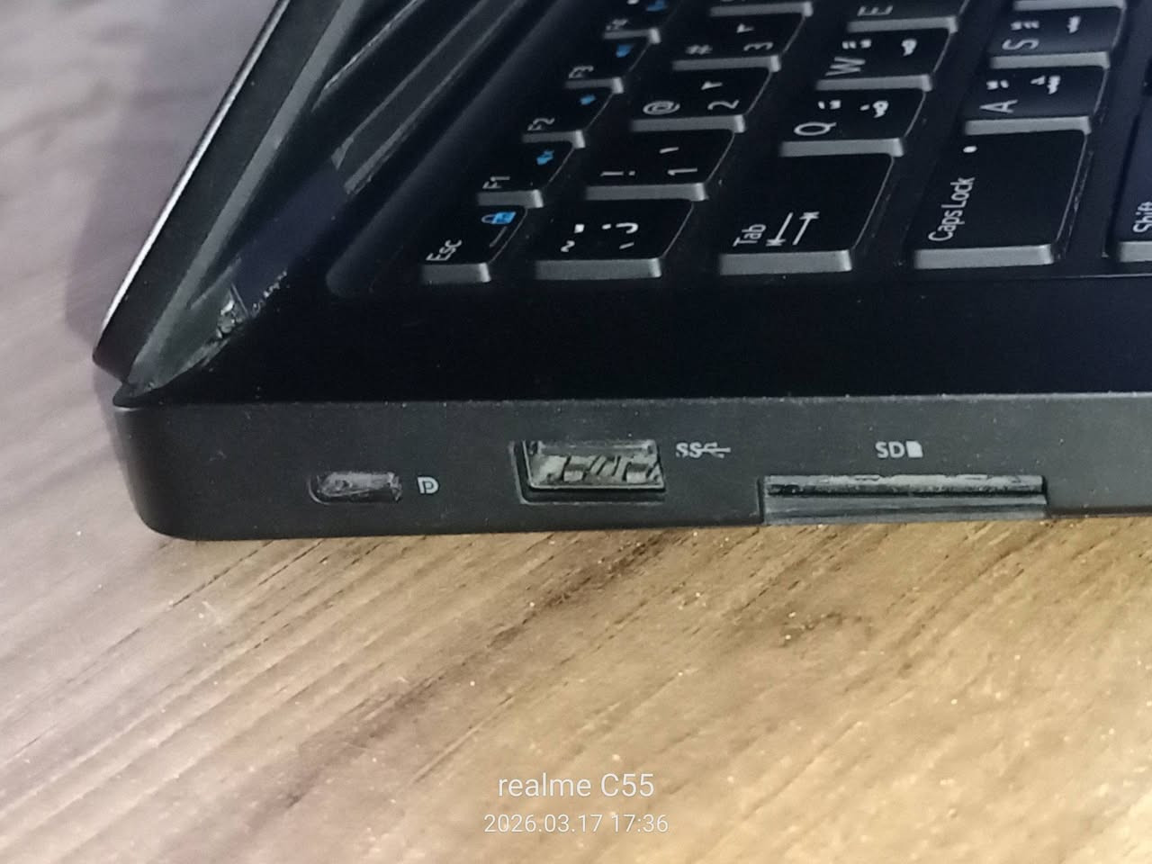 #للبيع | لابتوب Dell Latitude 5490 نظافة 100% 💻
​الجهاز كلش نظيف وعملي، ومسويله فورمات كامل وجاهز للشغل مباشرة. يفيد جداً لطلاب الجامعات، أصحاب المحلات، أو الشغل المكتبي.
​المواصفات العندي:
✅ المعالج: Intel Core i5 جيل ثامن (أداء سريع وقوي).
✅ الذاكرة (RAM): 8 جيجا DDR4.
✅ الهارد: 256 جيجا SSD (سريع جداً بالإقلاع والشغل).
✅ الشاشة: 14 بوصة بوضوح عالي.
✅ النظام: ويندوز 11 برو (Windows 11 Pro) منصب جديد.
​ملاحظات إضافية:
​الجهاز كامل الملحقات (الشاحن الأصلي وياه).
​منافذ USB-C و HDMI كلها شغالة وشكل الجهاز مرتب حيل.
​السعر: [ 250 ألف]
​المكان: البصرة 
للتواصل: [***********].
