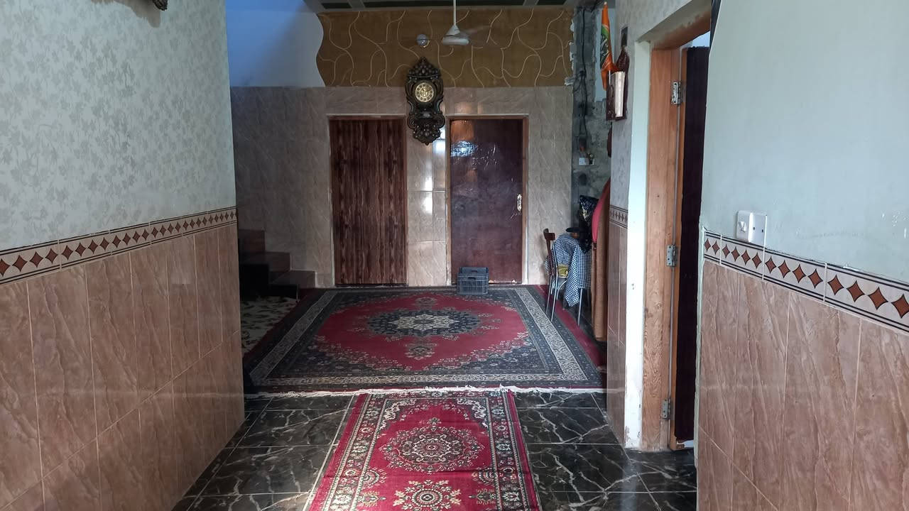 السلام عليكم ورحمة الله وبركاته يوجد دار للبيع في الخالدية حي الشهداء مسجل في البلدية المساحه ٤٥٠ متر 

السعر ٨٠ مليون 

للتواصل والاستفسار على الأرقام التاليه 

*********** 
الشجيري للعقار
