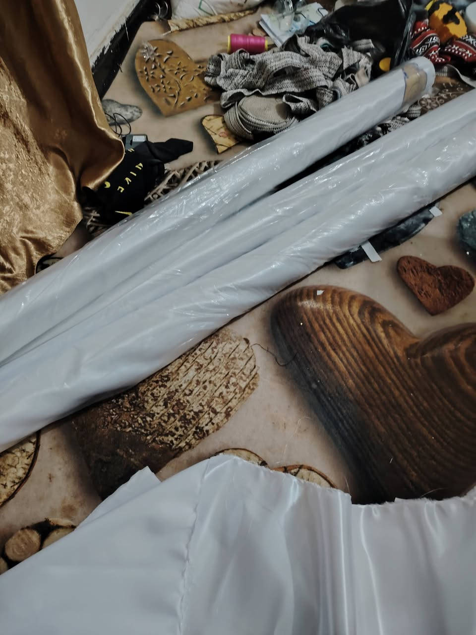 خياطة چوادر خطوبه أبيض خامه ستن الچادر طوله 8 متر 5 اقواس والطراحيه 2 متر سعره 225 ألف وبي مجال قليل.
*********** بابل الحله قرب البوابه الجنوبيه يوجد توصيل لكل المحافظات
