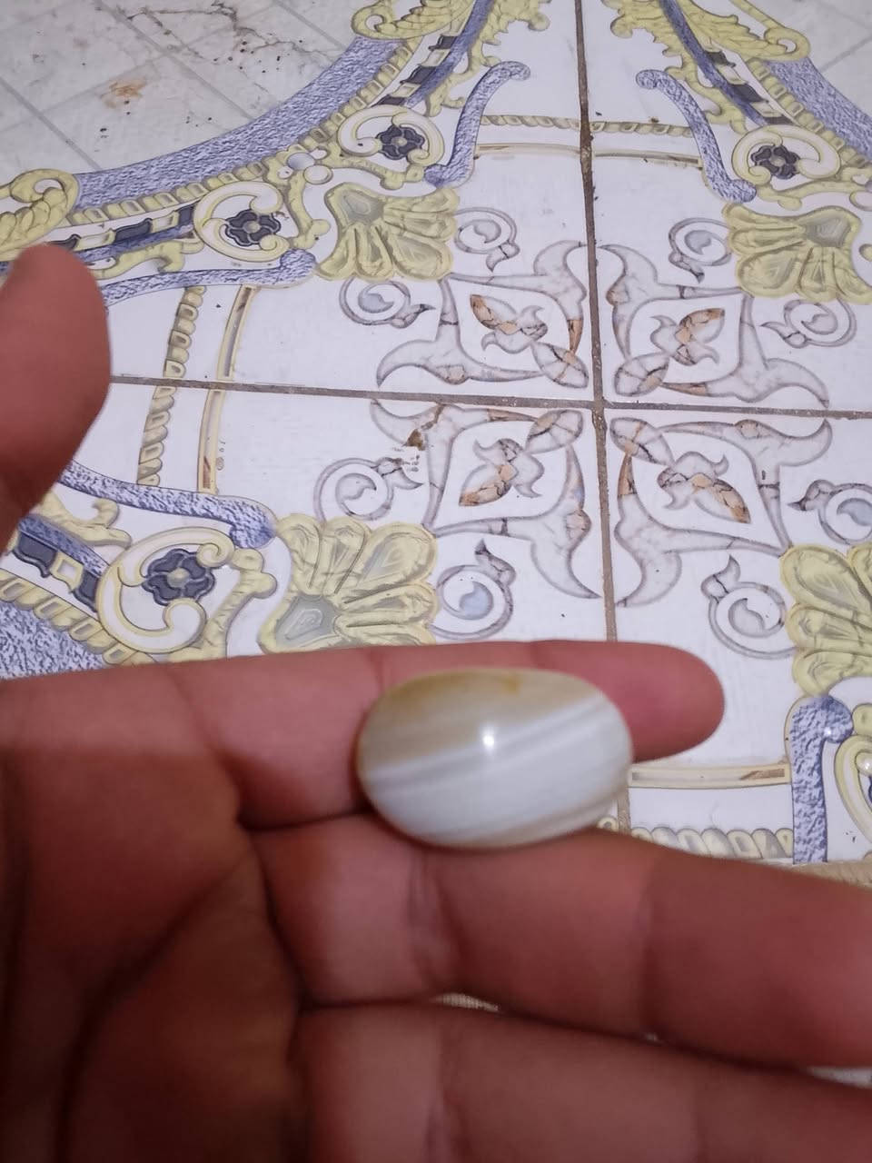 السلام عليكم حجر داودي للبيع لكيته طايح وماعرف بيهن. للأستفسار ***********
