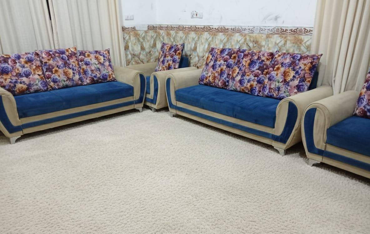 تخم نضيف جداً 8 مقاعد  مكاني الهورة سعرة 250 
***********
