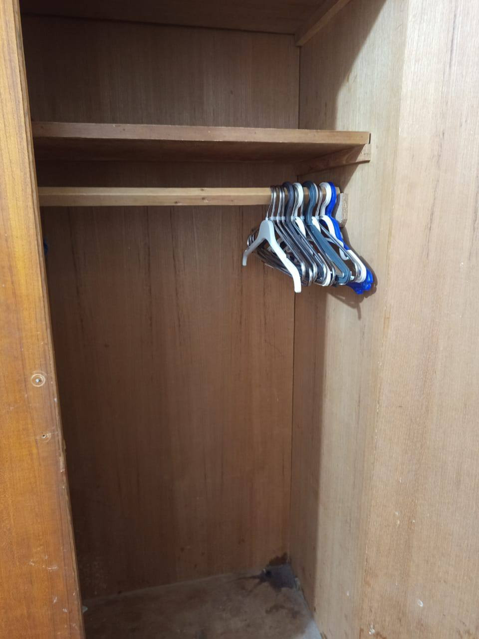 غرفة اخشاب للبيع شغل بابل تسكام 100% نظيفه محتاجة بوليش فقط موجودة في ابي غرق طريق شريفة السعر 850للاستفسار***********
