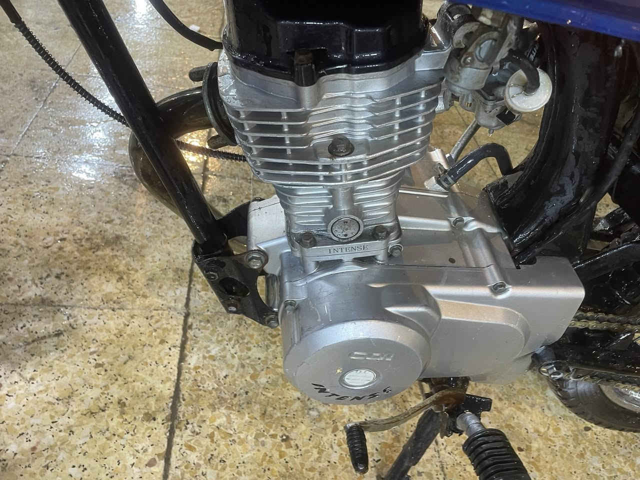 دراجه ايراني جديده تعمير كله جديد ادوات 
السعر المطلوب375بيهه مجال المكان البصره المطيحه ***********اليحب يتفضل وبخدمته
