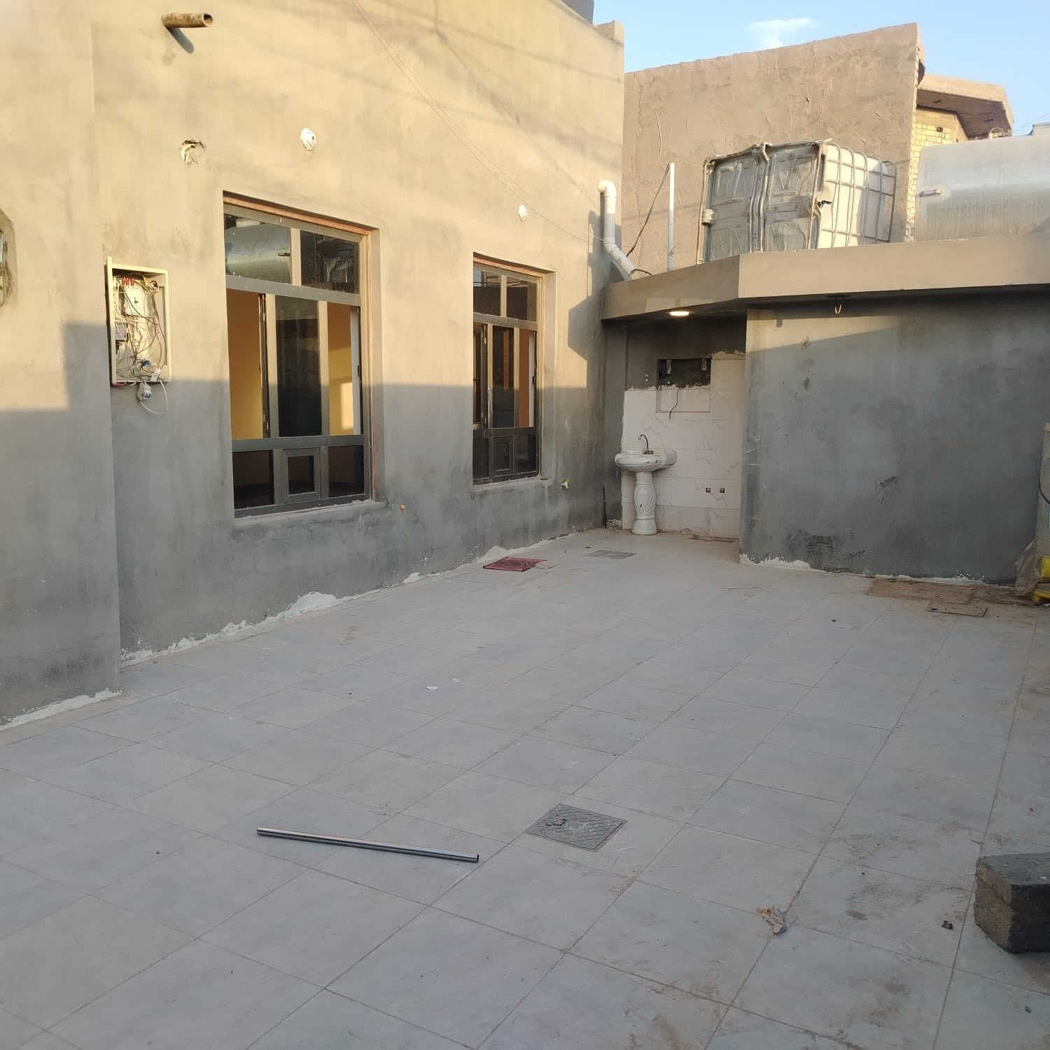 بيت الايجار بحي الشهداء قرب مجمع الرحاب طابقين 6غرف نوم وصاله ومطبخ واستقبال وكراج اجاره لبيت 450 ويه الماء والكهرباء 
 *********** واتساب 
 *********** كورك@

