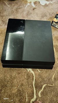 07755793558 سوني 4  كامل ملحقات مساحة   500 السعر 200 قفل