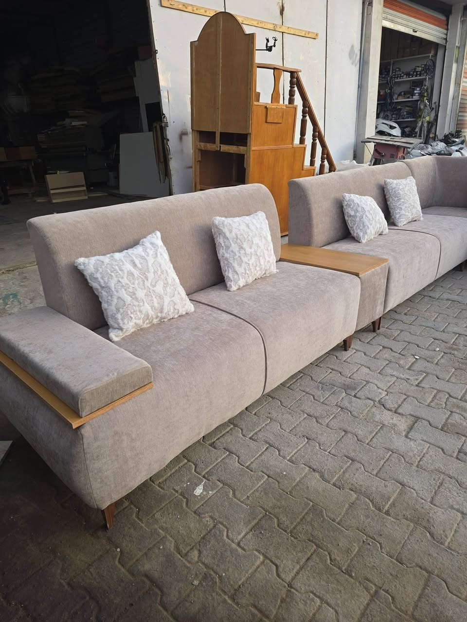 ديوان استراحه موديل أنيق وحديث من إنتاج وتصميم معمل قنفات جود


**إذا كنت صاحب هذا الإعلان وتريد حذفه لأي سبب، رجاءا أرسل رسالة إلى الدعم الفني**