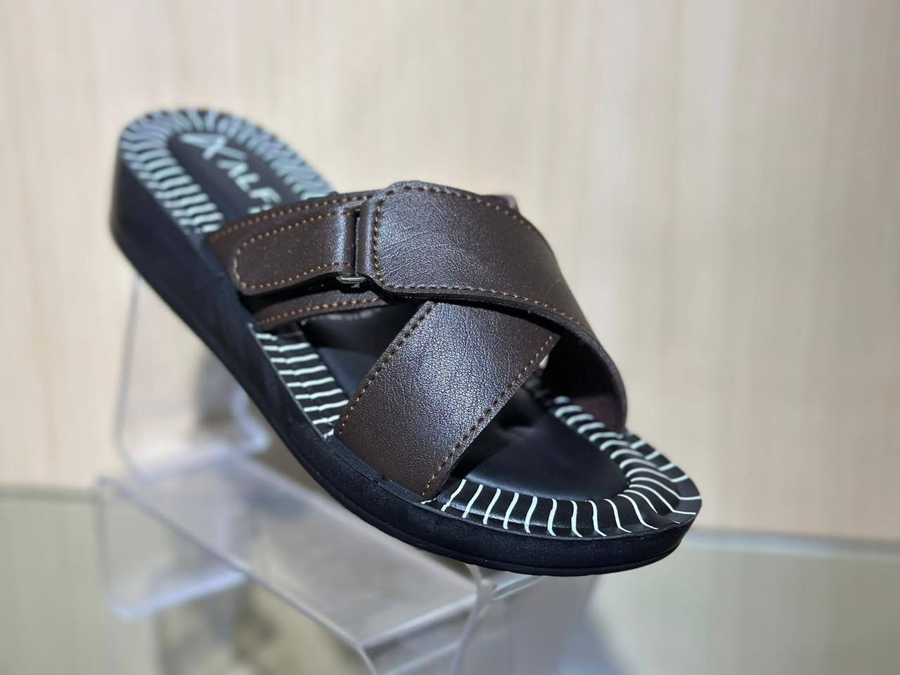 شحاطة نسائي طبي درجة اولى. 
سعر الدرزن 28 الف. كمية محدوده
قياس نسائي من37 الى 41... 
🚛يوجد توصيل لجميع المحافظات.


**إذا كنت صاحب هذا الإعلان وتريد حذفه لأي سبب، رجاءا أرسل رسالة إلى الدعم الفني**