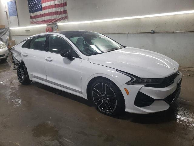 السلام عليكم k5جيتي لاين موديل 2023فول مواصفات وارد امريكا حادثها موضح بصور بدون ايرباك وبدون دواخل ***********
