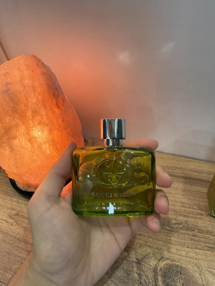 🟩Gucci Guilty Elixir🟩
  عطر 💚قوتشي قيلتي الكسير💚
عطر ميكس بين الفانيلا و الورد 💐 كلش طيب 
متوفر منه تقسيمات 2,3,5,10 مل للتجربه 
 للطلب و الاستفسار و الحجز يرجى مراسلتي على الخاص و الواتساب 
***********💬
و تدللون 🌹
