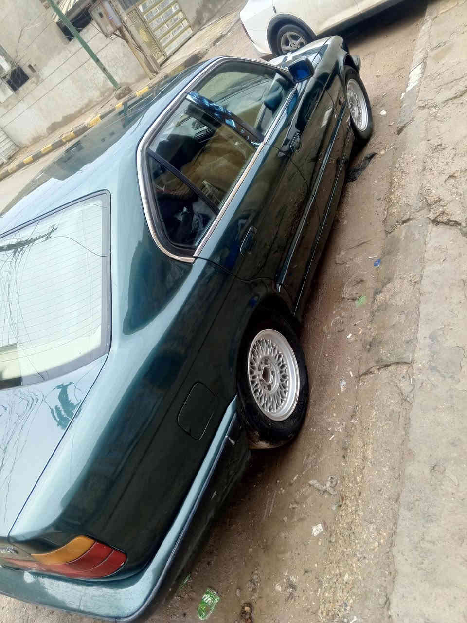 السلام عليكم Bmw 535 محرك مفتوح 6 سلندر
موديل 91 تحويل مباشر اكاتبك مروري
سياره معمرها تعمير جديد شغل وصبغ درجة اولى 

كشنات كهرباء خزن سلايت 

كير ومحرك خير من الله تشك الكاع تحريكتها 

تخم تاير جديد ويل خليه 

صدر امامي وخلفي جديد 

السياره بيها نواقص بسيطه وراح اذكرها بالمنشور 

النواقص 

جامه اماميه 

سنتر لوك تقفيل 

سبير 

سلايت اعتقد دكمه لو كهرباء 

راديتر تبريد بس شد راديتر واشحن جان شغال التبريد 

تنظيف نوزلات على بلكات بيها خربطه كلش بسيطه بدايت التشغيل 

تم تنزيل السعر 55 وبيها مجال اوكعلك مال نواقص 

***********
