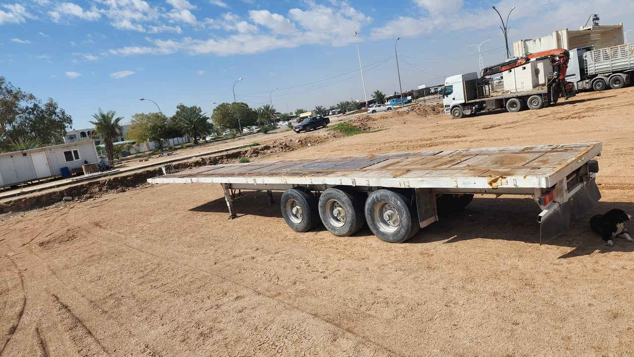 السلام عليكم ورحمه الله وبركاته
#للبيع 
 عربانه اوربيه
ثلاثة محاور مربع بيبي
كهربائيات
سطحته خشب جديد
جنل نضيف
 شاصي كلش نضيف وجديد
وياله طخم 
رجلين نضاف 

#رقم_المبايل ***********
