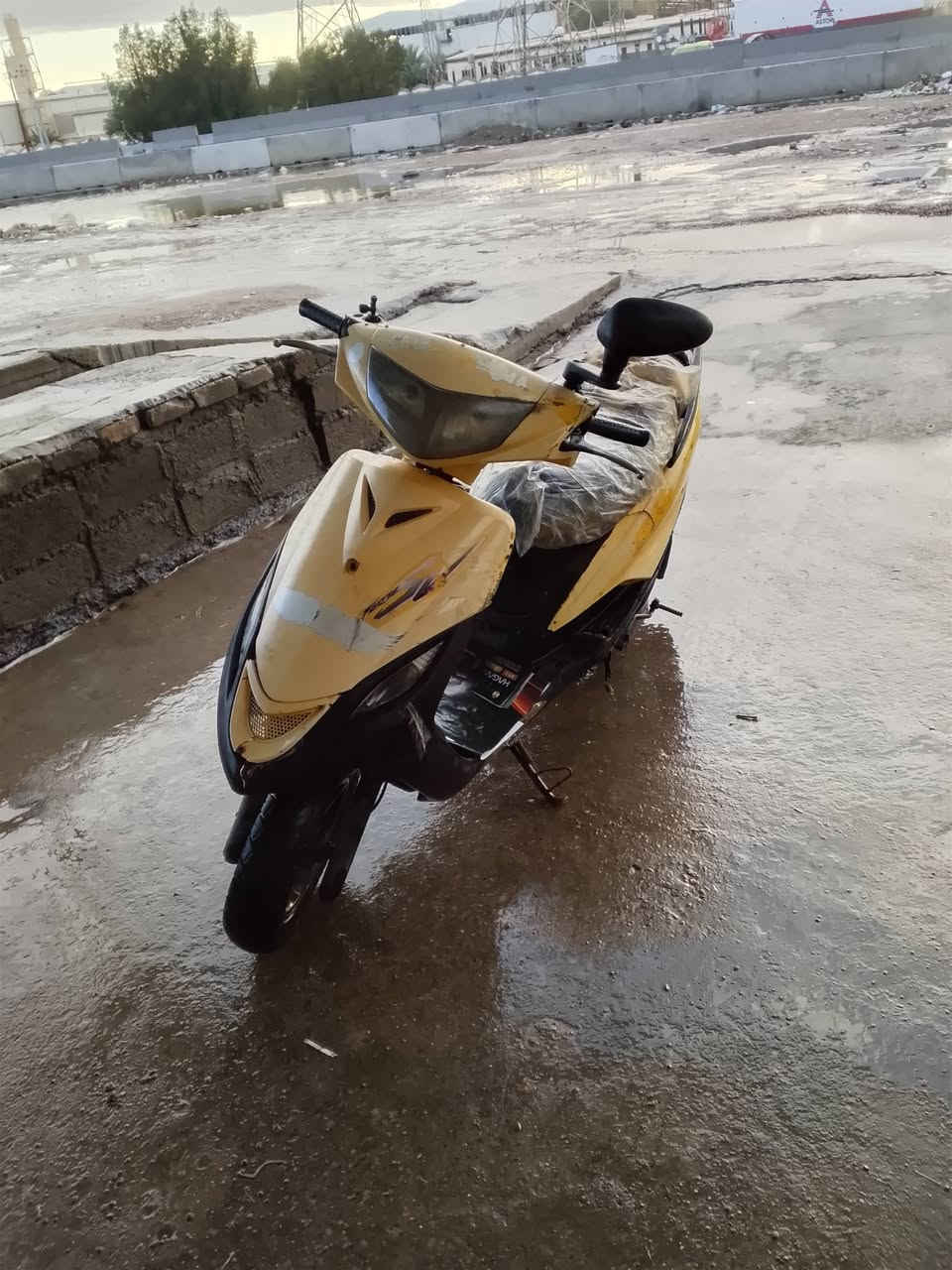 السلام عليكم للبيع دراجه ماكس 140 محرك خار من الله نضيفه شغله يردله بس باتري اورق منفيس ملته كمله اورقه مكاني مقابل منشاه نصر ***********بيع أو مروس
