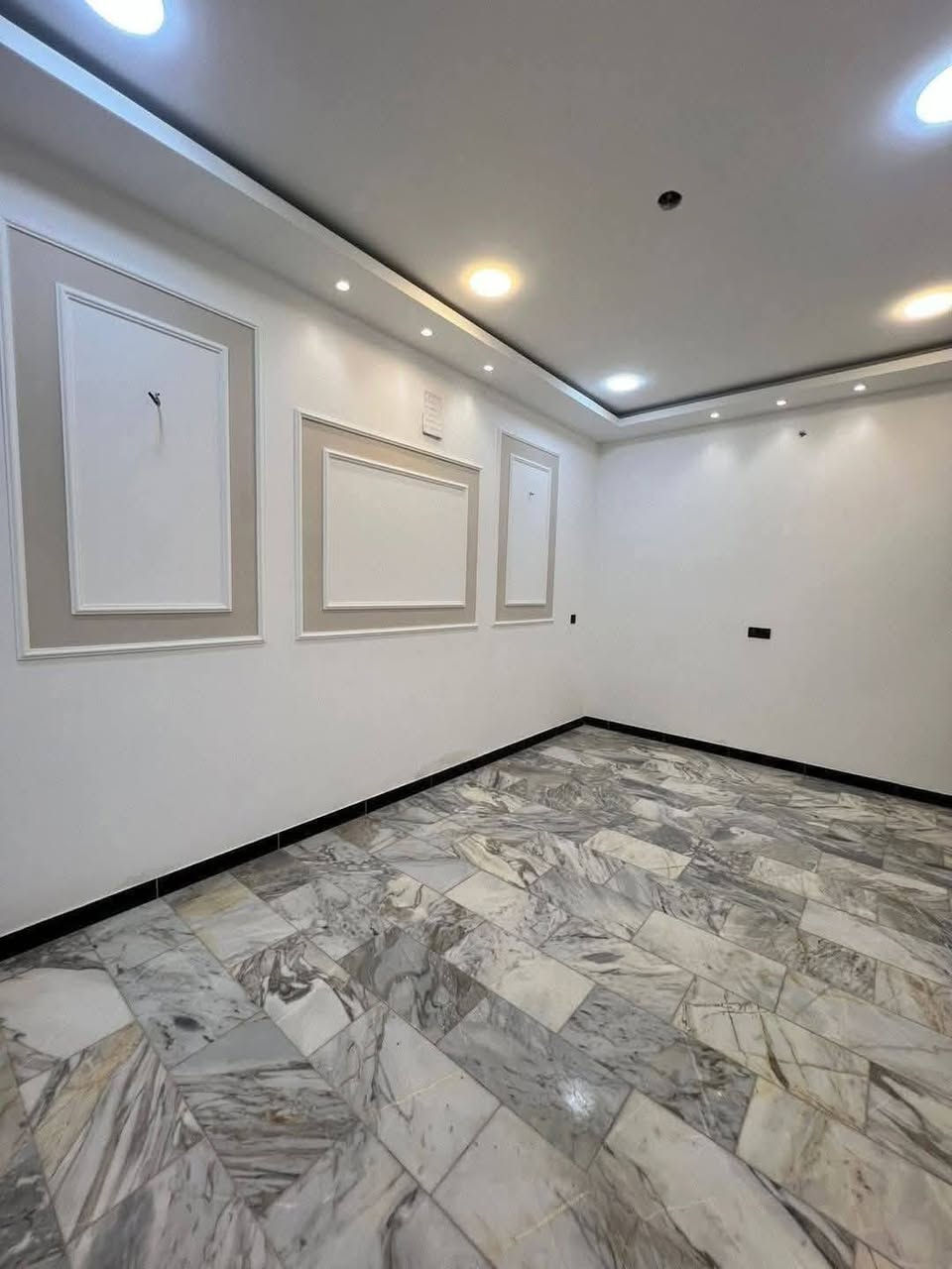 دار 100متر للبيع 🏠
السلام عليكم 

العنوان بغداد حي الجهاد 
مساحة البيت 🏠  الواحد 100 متر
واجهه 5متر 
نزال 20متر 
مدخلين
بناء. 2026
السعر 260مليون 
للأستفسار 

***********
***********
خضر
