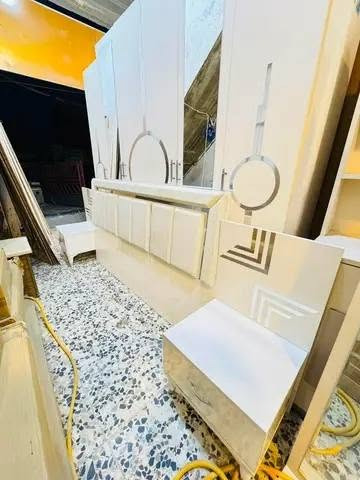 غرفه 5 قطع بيبان اخت جديده سرير مخزن سعرهه 450 الف الشراي خاص او يتصل ع الرقم واتساب فقط *********** النجف, العراق
