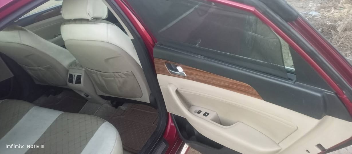 سوناتا ٢٠١٥ بغداد دولي باسمي سنوية لل٢٠٣١ وهزته جديدة بعدلها سنة فول لمتد على الاخير وارد امريكي طابه كلين بدون حادث بيها صبغ هنا بالعراق ٤ قطع بدون حادث كلها ليبل واحد السيارة كفالة من كل شي بالصندوك بعدها تخم تاير اصلي جديد ماتصرف عليها ولا ربع السعر مال بيع ب ١١٢ ورقة مكاني بغداد اللطيفية  رقم الهاتف *********** و ***********
