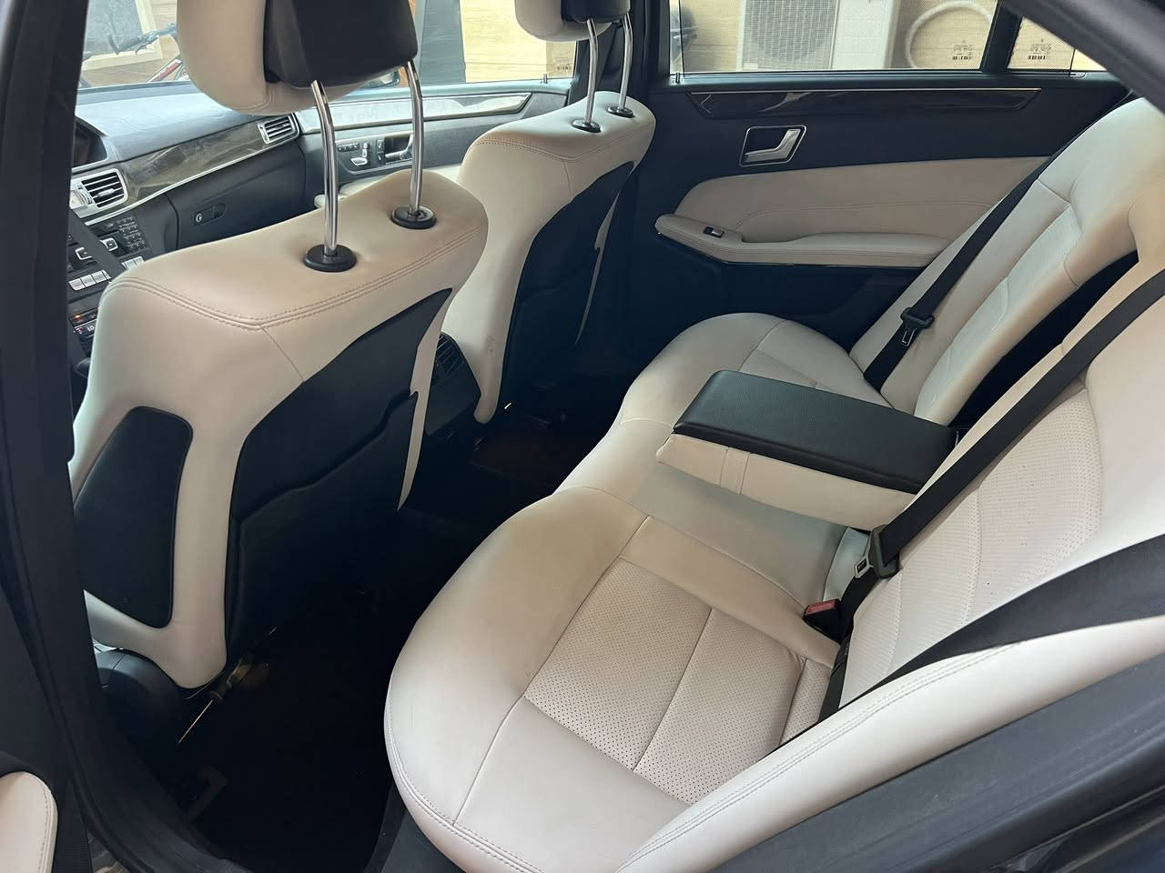 سلام وعليكم مارسدس E350 موديل 2014 تو ويل وارد امريكي سعر 190 هده رقمي ***********
