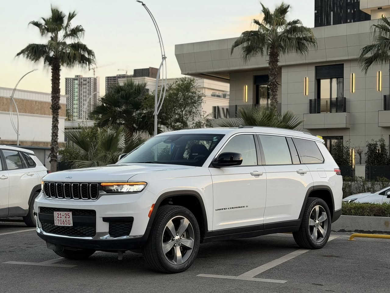 جيب كراند شيروكي ٢٠٢٣ ابيضّ ٧ راكب
فور ويل ٤ * ٤  
رادارات امامي و خلفي  و جانبي 
ماشية ٤٠ الف 
تترقم شمالي 
مكان السيارة أربيل 

حادث خلفي جدا بسيط 
بدون دواخل و بدون ايرباك (جميع الايرباكات سليمة 💯)

صور الضرر والسونار مرفق مع الصور 

السعر: ٢٦٢ و مجال بسيط للشراي

للاستفسار 
***********
واتس آب
