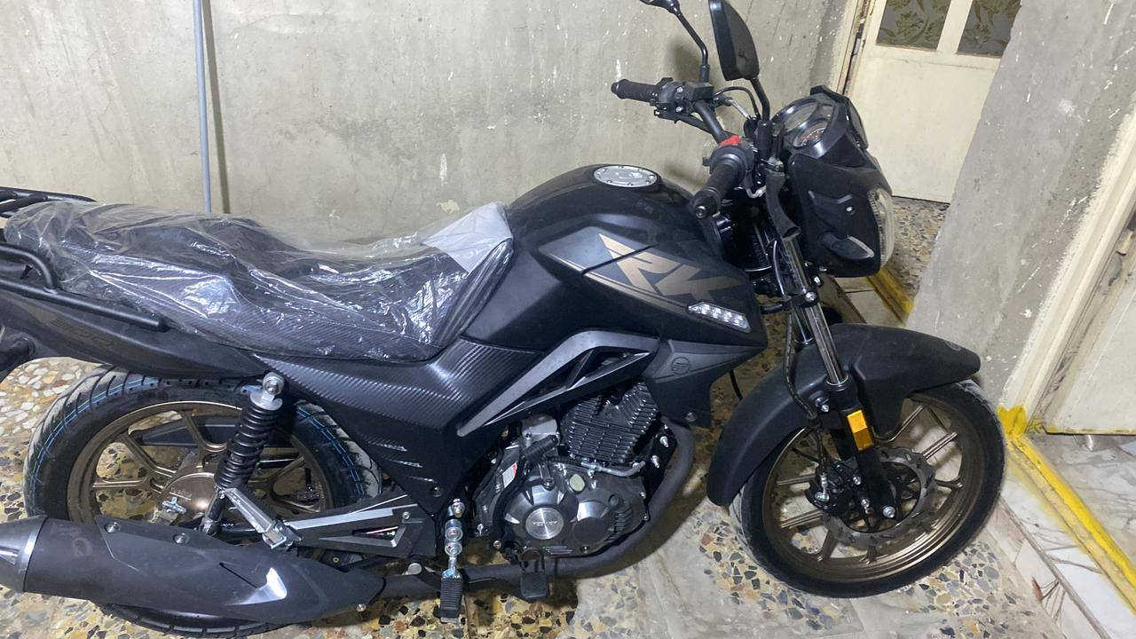 دراجة اخت الزيرو ماشية 4000k مكفولة مكينة وكير 

ما صارلها 5 اشهر من اشتريتها من الوكالة 

مرقم اربيل 

السعر 2500 وبي مجال للشراي 

مكاني بغداد 

***********
