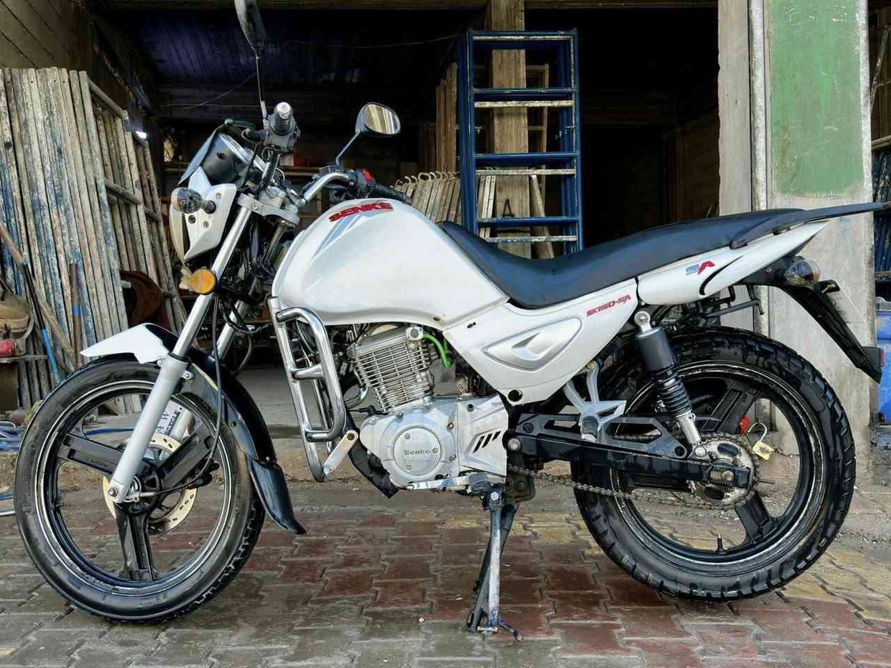 سلام عليكم سنكي 2015 كامل مابي اي نقص الشراي يتصل هذا رقمي***********  السعر ٧٠٠ الف وبي مجال
