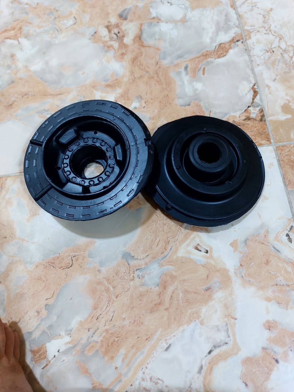 السلام قواعد لوي لسيارات كلايز 7راكب.موديل91_95. سعر القطعة30الفكما يوجد لدينا توصيل لجميع المحافظات وتساب او اتصال ***********
