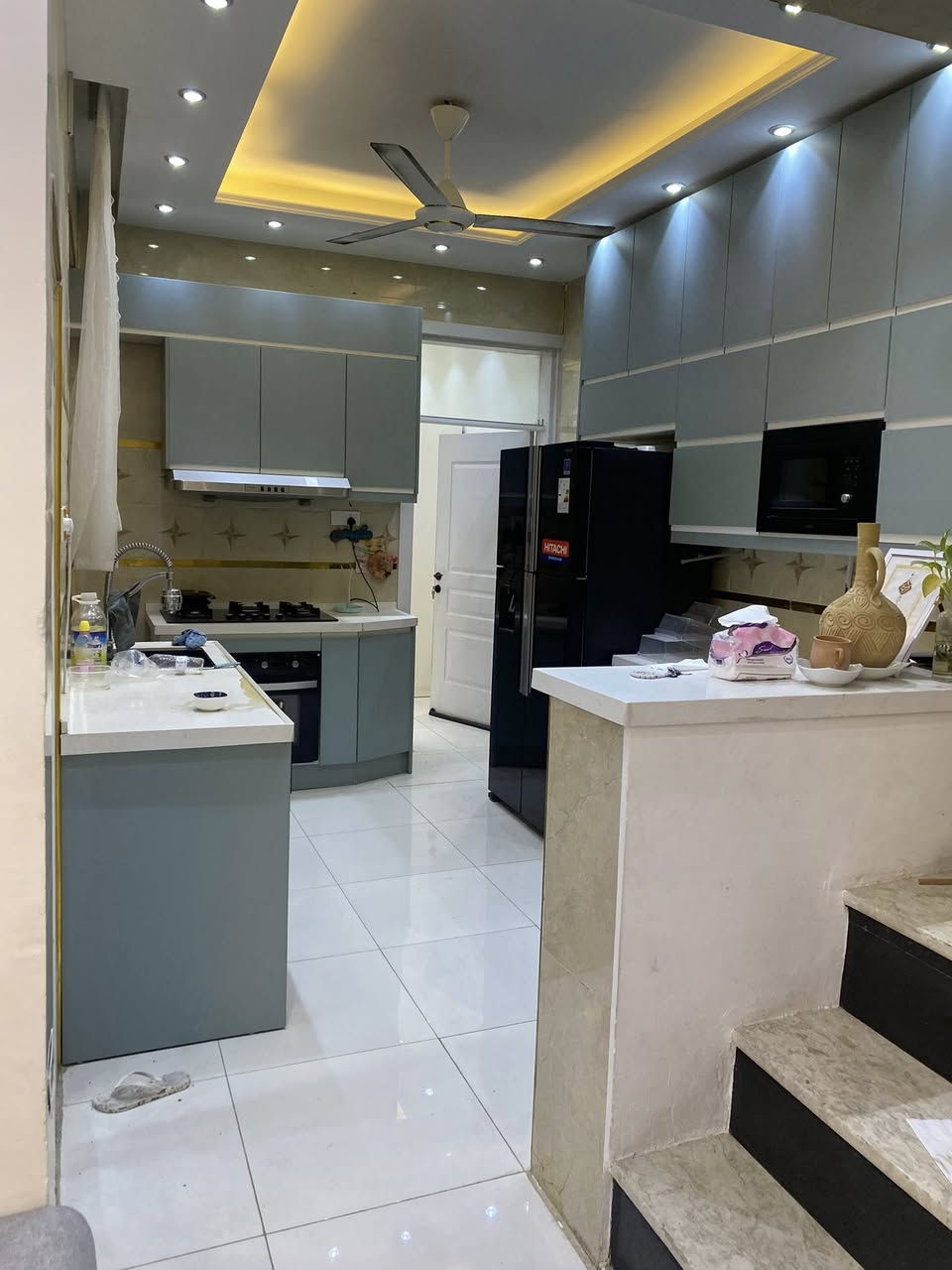 بيت للبيع (المنشور يتضمن صور وفديو توضيحي )
المساحه ١٠٠م واجهه ٥ والنزال ٢٠م  طابو زراعي سند ٢٥ 
مقابل جزيره بغداد /نزله مكتب النهرين سابع فرع 
البيت يتضمن استقبال وصاله ومطبخ وغرفه نوم وصحيات داخليه وخارجيه طابق واحد مع بيوتنه سنادويج ومخزن سقيفه كبيره عالسطح ..
البيت يباع مع المطبخ والبردات 
السعر ١٠٥ مليون للاستفسار اكثر الاتصال عالرقم التالي ***********
