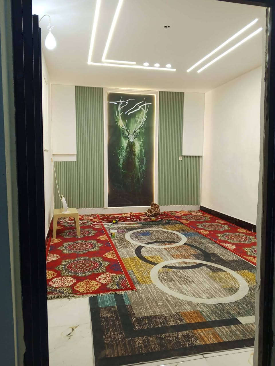 سلام عليكم بيت ٢٠٠متر بلدية معاملة كاملة واصل للتقييم بداية شارع مجمع قنبر وجهه على المتنزه الجديد مقابيلة حديقه تابعه اله السعر ٦٥وبي مجال للستفسار الاتصال ***********
