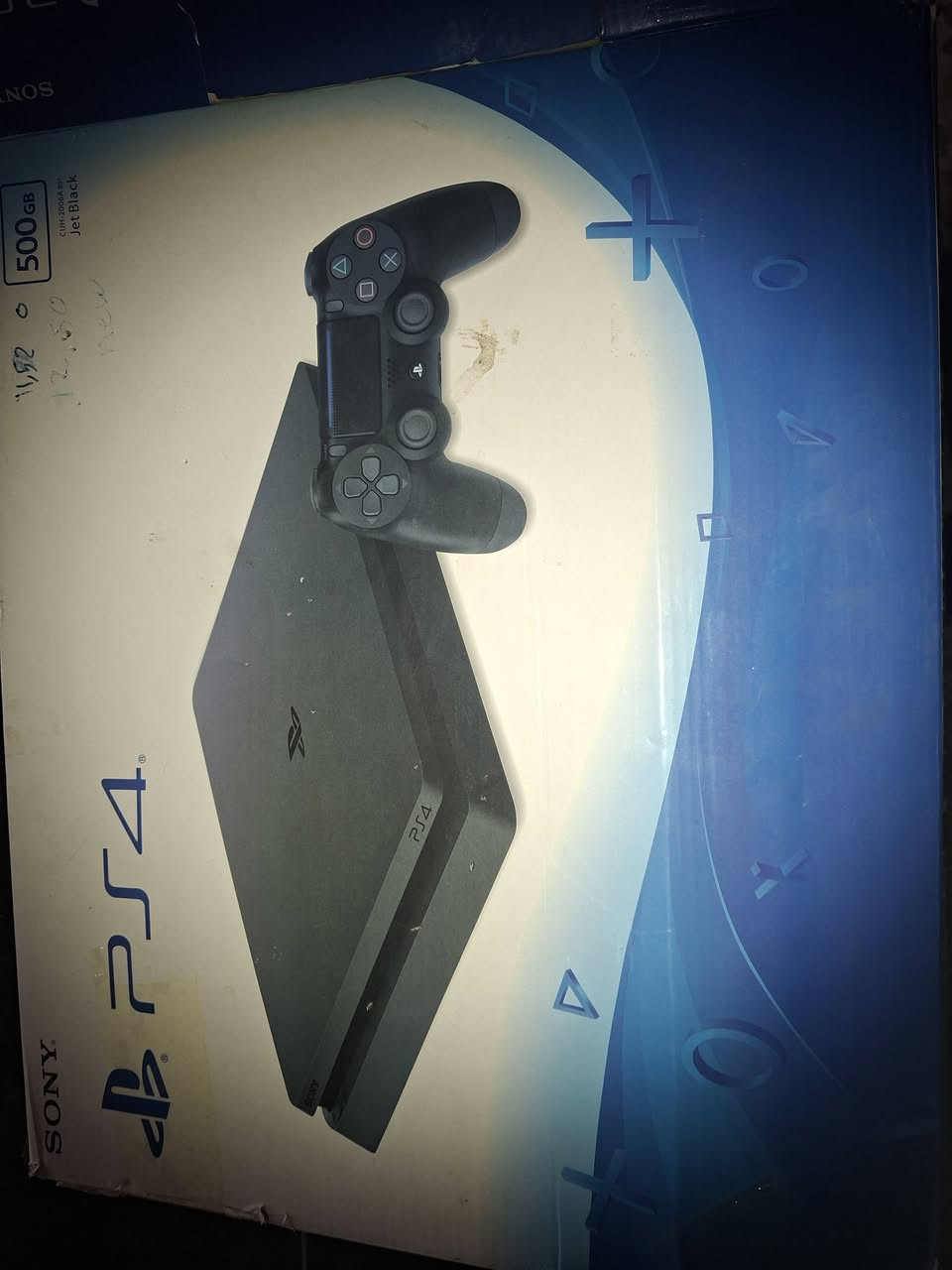 بلي فور جديد مستعمل تقريبآ شهر او اقل يدات عدد٢ أقراص عدد٢ فول الله يشهد 
اليريد ايراسلني او ايتصل***********
