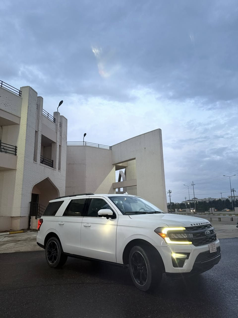 سلام عليكم فورد ايكسبيديشن
موديل:٢٠٢٣
مواصفات:لميتد فول فول
كشنات:vip
سيارةبيها قتعين صبغ صورةمال حادث موجود 
سعربلاش:٣٢٥ورقة بيها مجال 
رقم تلفون ***********whatsappرقم
