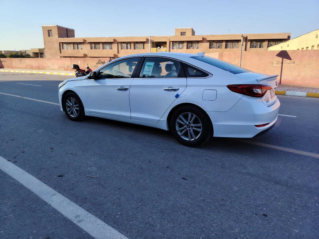 سلام عليكم سوناته موديل 16 وارد مريكي بيه جاملغ مامي تبديل بدون دواخل وبيه قطعتين صبغ اثر تكشير سياره جاهز من تخم تاير حداد مامي خلفي مكينه وكير مكفولات مكان سياره بواسط سعر 105 رقم تلفون ***********
