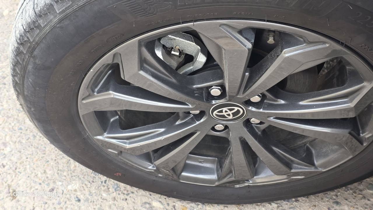 𝐓𝐎𝐘𝐎𝐓𝐀 𝐑𝐀𝐕𝟒 - 𝐗𝐋𝐄 -PREMIUM -𝐇𝐘𝐁𝐑𝐈𝐃 - 𝟐𝟎𝟐5
تويوتا - راف 4 - XLE بريميوم - هايبرد - 2025
* اللوان: ابيض 
* الموديل: 2025
* حجم المحرك: 2.5L (هايبرد )
* دفع رباعي 4X4 AWD
* فتحة سقف
* بصمة تشغيل 
* صندوق شفط كهربايي 
* كشن تدفئة  للسائق والراكب الامامي
* استيرن هيتر
* كاميرا خلفي
* هاند بريك بصمة
*  اوتو هولد Auto Hold
* رادار امامي (تحديد مسار)
* رادار جانبي (نقاط عمياء)
* نظام : Eco
* نظام : Normal 
* نظام : Sport
* كشن السائق كهربائي
* ثلاث وضعيات خزن لكرسي السائق
*صندوق كهرباء
كشنات جلد 
كشاف ضبابي
السعر:255
رقم  الهاتف: ***********
مكان السيارة بغداد حي العامل
حادث مبدل جاملغ وصبغ ربع البنيد ايرباك برده فقط
