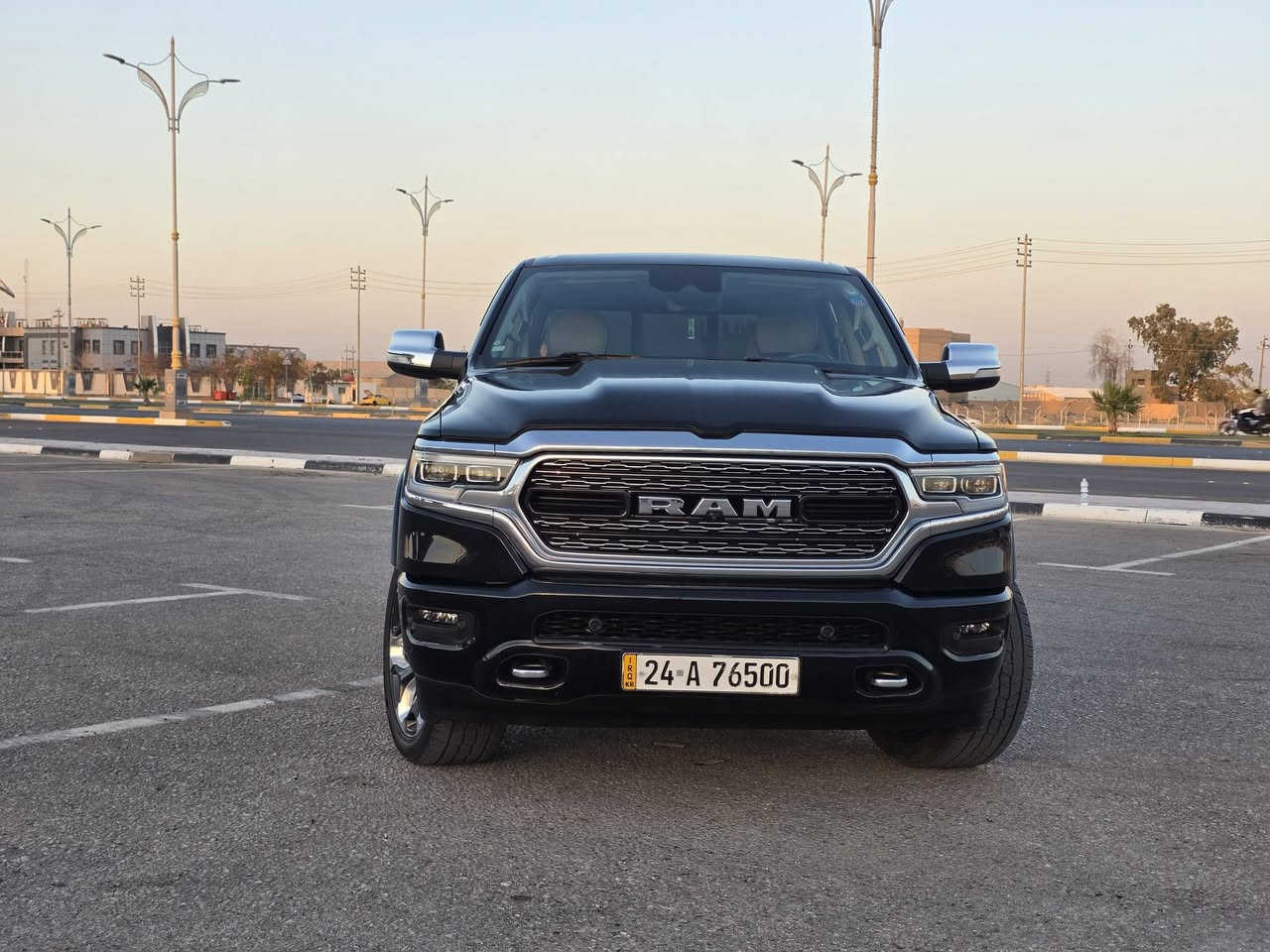 دوج رام 2022 limited كندي كليت تايتل كفالة عامه
رقم دهوك بأسمي تحويل ثاني يوم
 
فول مواصفات
مكينة 8 اسلندر 5700
باب طويل بدي قصير
جكات
داخل ابيض
كشنات تدفئه تبريد
كشنات كهربائي 
بانوراما
دوسات كهربائي
وبعد بيها هواي مواصفات

السعر 43,500$
يعني اربعة شدات و 35 ورقة وبيها مجال 
مكاني كربلاء 
رقم الهاتف ***********
