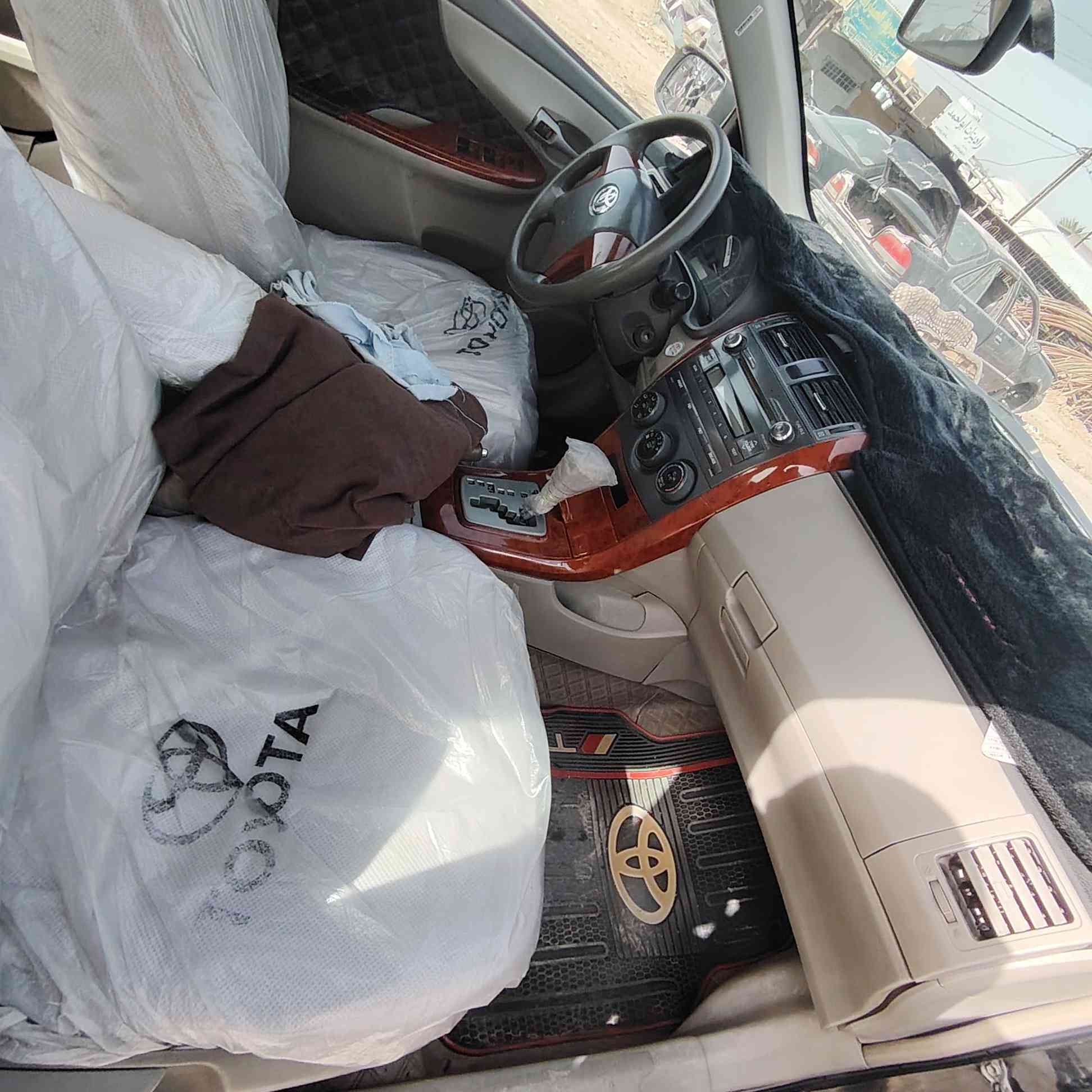 السلام عليكم مكلف بالنشر 
كورلا 2008 للبيع محدث 2013 السعر 75 وبيها مجال  ضربتها جاملغ خلفي وامامي السايق وتلحيظات مكينه 1800 وكير بشرط مكان ديالى بعقوبة اتصل  *********** تحويل ثاني يوم مشروع وطني
