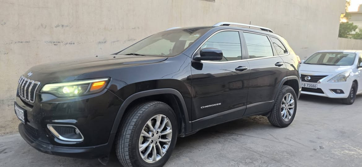 للبيع كاش - فرصة 🚙🔥
جيب شيروكي v6 /3200سلندر 《بزون》
موديل :2021
اللون: أسود ملكي
الوارد: كندي
الممشى: 73 ألف ميل فقط وقابل للزيادة
صبخ:جاملخ سكن فقط بدون قطرة دواخل

الحالة:
١-محرك وكير  غير مفتوح وصرف بخار شرط
٢-نظيفة جداً من الداخل والخارج، استخدام شخصي، شرط فحص دواخل السيارة وكالة 100% • السيارة أنظف من الصور، في الواقع أحلى من الصور 

المواصفات:
فل أوبشن - واحد على واحد يعني فول فول
‏‎‏‎- بصمة تشغيل
‏‎‏‎- بصمة أبواب
‏‎‏‎-تشغيل عن بعد
‏‎‏‎-ترحيب عند الاقتراب
-رادار امامي والجانبي والخلفي
-تنبيه قبل الاصطدام
‏‎‏‎-كشنات جلد
-شاشه ديجتال
-تحكم ستيرن 
‏‎-دبل اكسل
‏‎-اوتو ستوب
‏‎‏‎-كشنات تدفئة ( اماميه - خلفيه )
‏‎‏‎- تبريد قطعتين
‏‎‏‎- ليد نهاري وبگ لايت ليد
‏‎-صندوق كهربائي و كشن كهربائي
‏‎‏‎-تحديد سرعه
‏‎‏‎-مانع انزلاق
‏‎‏‎-كامره خلفيه دواره
‏‎‏‎موقع السياره — كركوك داخل مدينه
والسعر :  125 $$ وبيه مجال قليل
‏‎‏‎للأستفسار. — *********** - *********** كركوك, العراق
