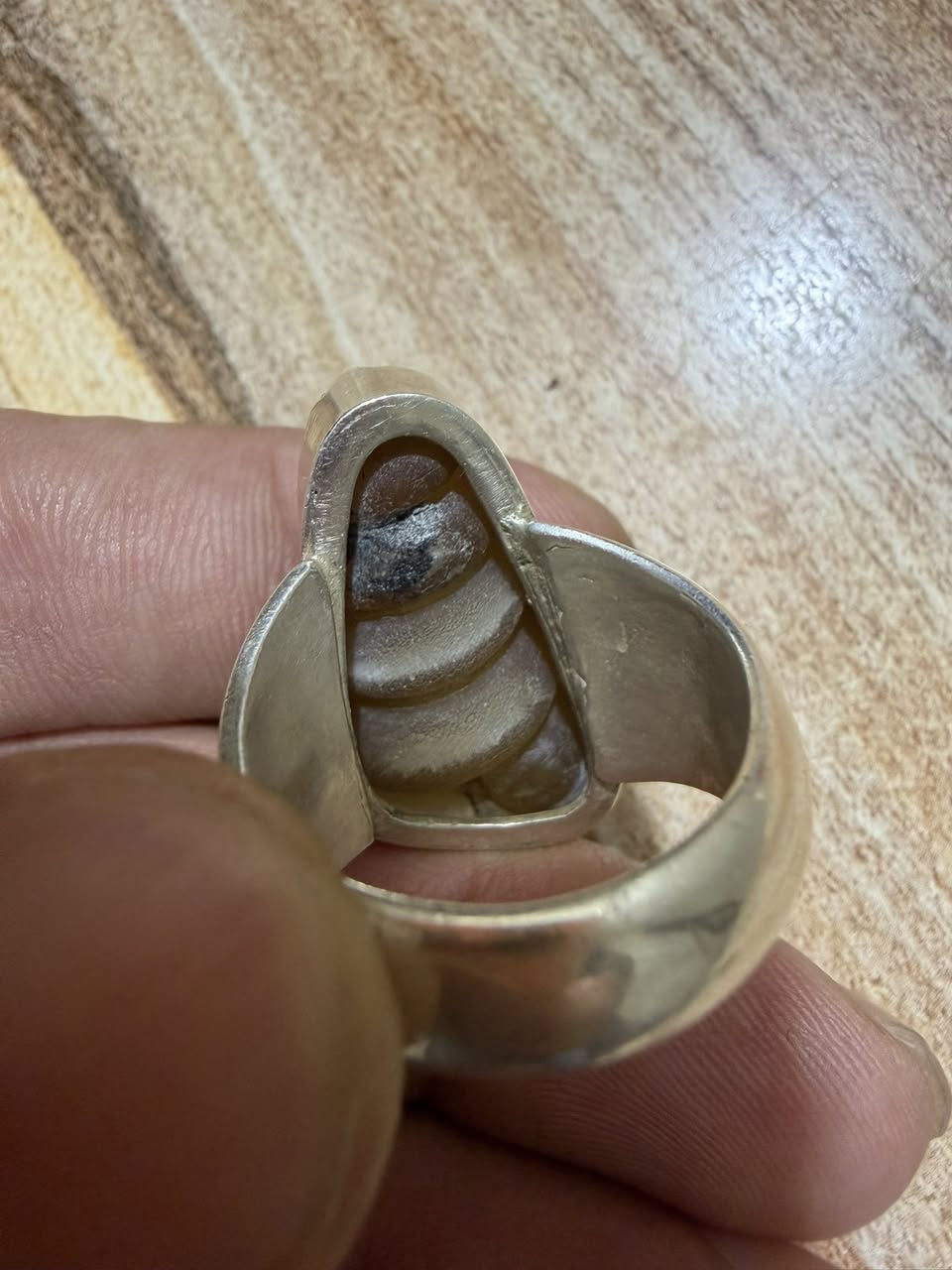 السلام عليكم
لعشاق النوادر للبيع فقط خاتم لوي نباعي ٥ لويات عسلي شفاف مگشر وصافي  

فضة ثقيلة صياغة يدوية

شراي يتصل 

للأتصال ***********
