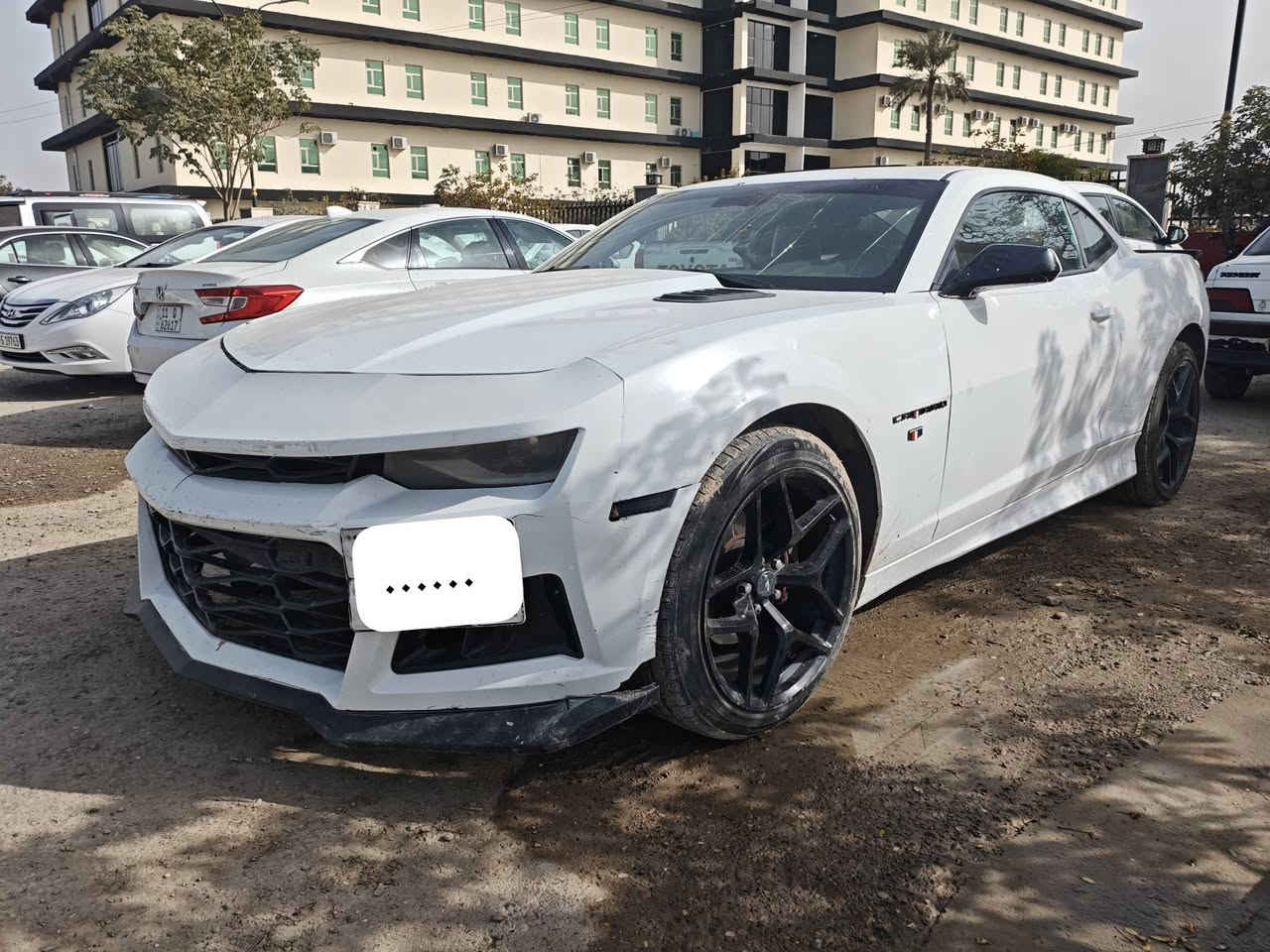 السلام وعليكم    السعر ( ٧٨ )كمارو موديل ٢٠١٠ فول مواصفات سلايت اربع كيجات  السياره
محرك ويه التفرعات شاده جديده وكير جديد
رقم شمالي
اخوان السياره بيهه بدايه الجاملغ والبنيد صبغ هذا حادثهه والجاملغ الثاني طخه بسيطه ماصلحته بدلته يعني تصلح الجاملغ موجوده صورته ترجع بلاديه 
مكاني بغداد التاجي 
***********
