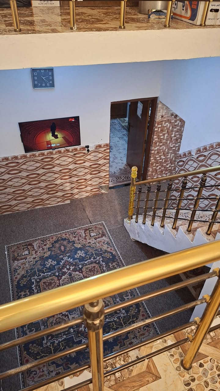 اقساط اقساط 
للبيع بيت كامل مكمل جاهز مساحة ٢٢٠م موقع حلو قريب شارع يبعد عن الشارع ٧٥م مقابل متنزه المسافر 
الاستفسار الاتصال
***********
***********
