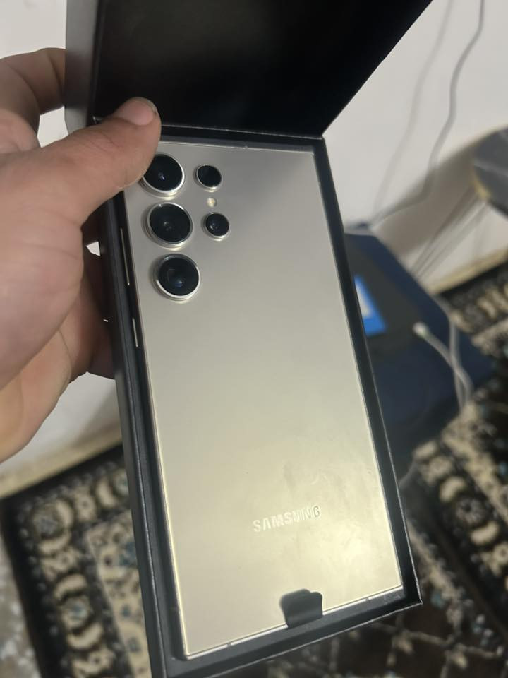 Samsung Galaxy S24Ultra
ذاكرة 256 جديد مامستخدم 
***********

