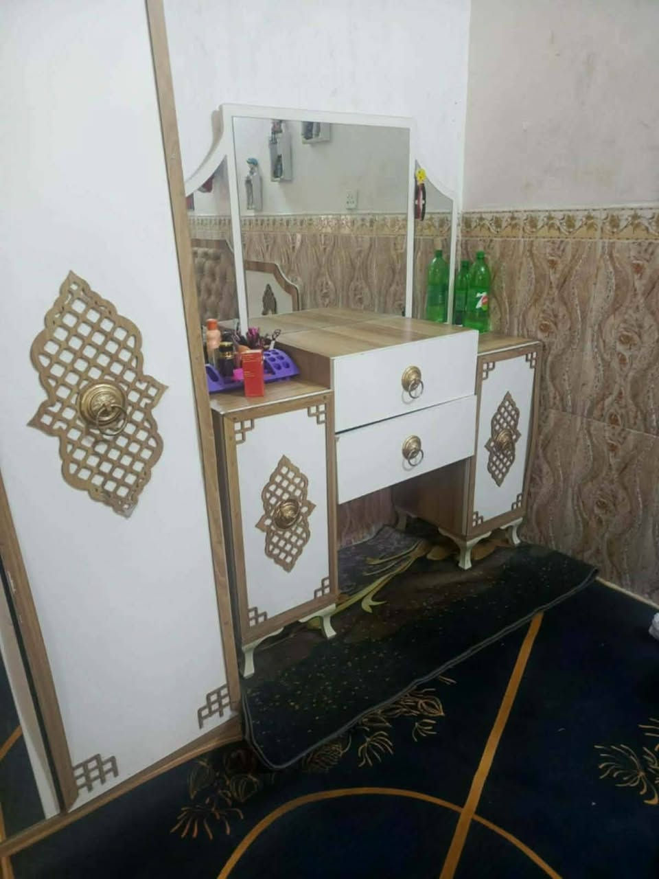 غرفه تركي 6 قطع نضيفه بدون ضرار فقط   نقص  خشبه لي ينحط عليه دوشك جربايه  ميز لي وياه يردله سجج  350 وبيها مجال مكاني بغداد الشعله التواصل خاص
