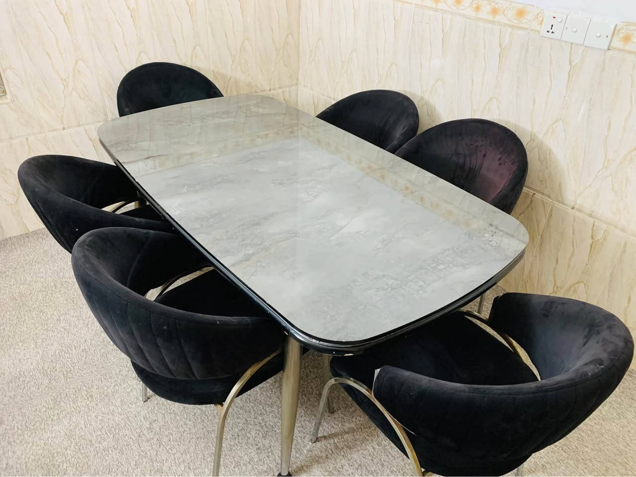 ئەم مێز و کورسیە لۆ فرۆشتن تورکیە 6 کورسیە خاوێنە بێ حەیبە 
ناونیشان هەولێر دارەتوو گەیاندن بەخۆرایە بۆناو هەولێر📍
لۆ زانیاری زیاتر *********** ڤایبەر واست ئاپ📞 أربيل, العراق
