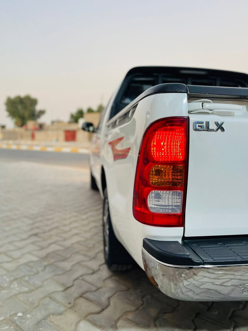 السلام عليكم 
اللهم صل على محمد وال محمد 
للبيع تويوتا هايلوكس 2011 سعودي ام دعاء دبل قمارة مكفولة كفالة عامة من الصبغ والبارد والشخط والتبديل سيارة نظافة اخت الزيرو من النوادر ما اعتقد اكو هيج نظافة على شرط برغي ما مفتوح بيها فول مواصفات
كير اوتماتيك  
داخل احمر
دشبول صاج اصلي
حساس خلفي 
كشن منفصل
ويل كب اصلي شركة
رقم بغداد مميز بأسمي
ماشية 250 الف كم شرط الفحص 
السعر 190$وبيها مجال الطيبين 
ملاحظه عجبتك سياره ومكانيتك ماتسمحلك تجي تاخذها بلاش ماعجبتك ادعيلي برزق🤲
***********
يتوفر واتساب والعنده مراوس يتواصل عبر الواتساب
