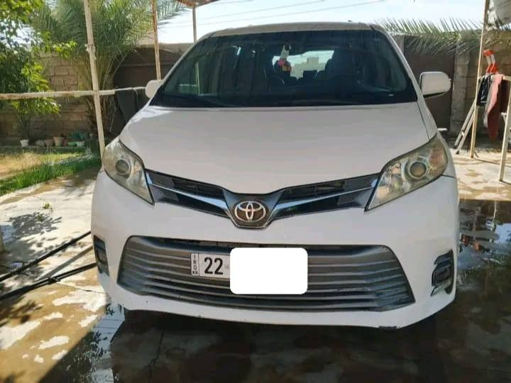 السلام عليكم 
سينا للبيع 

موديل2017
مواصفات LE
تبريد ثلاث قطع 
كشن السايق كهرباء
بردات بلادي
تحكمات ستيرن 
مثبت سرعه 
بوب كهرباء
محرك كير شرط
ضرر بنيد بدون دواخل +جاملغ الامامي جهة السكن معدل بارد بدون فتح 
مكان السيارة
القائم ناحية العبيدي
للاستفسار الاتصال 
***********
