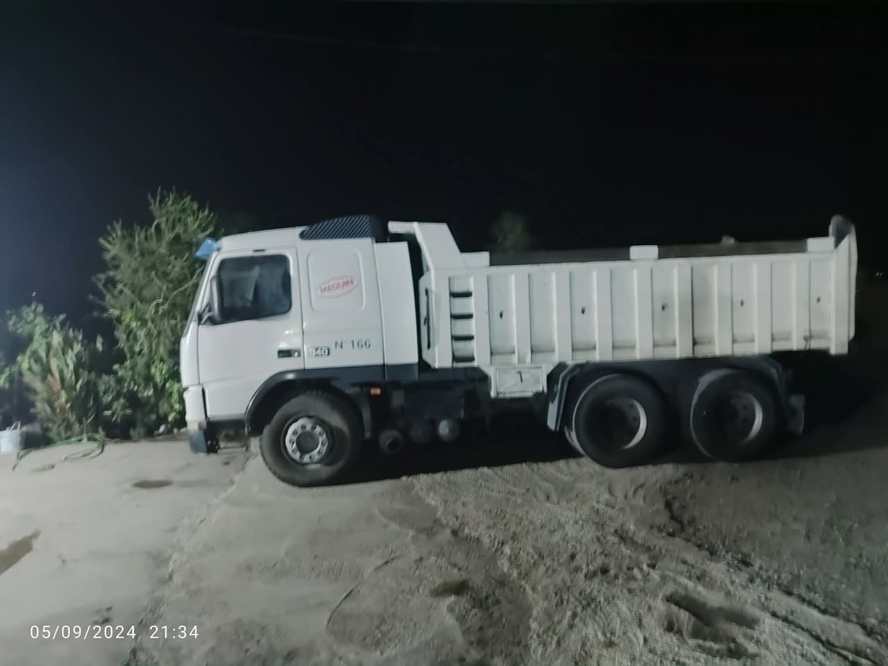 للبیع بۆفرۆشتن
گەڵابە ڤاڤڵۆ بیلاد 
مودێل ٢٠٠١
گێری ٤/٤  بیلاد
بیلاد شانصی درێژە
سحال  اسکانیا 
تاقم تایەی لۆکە
هەموو گیانی بەشەرت

***********
***********
کۆڕەکە وەسپەپ ڤایبەر لەسەرە
