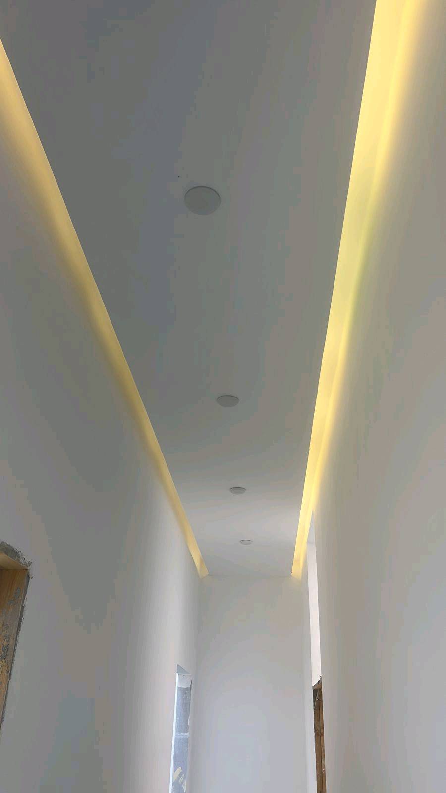 ديكورات  وصبغ جميع انواع الديكورات الداخليه ول خارجيه 
جبصن بورد 
سحب ملكي 
اسقف ثانويه 
بديل خشب 
بدل رخام 
بدل حجر 
شيبورد 
بغداد *********** وتساب
شنو المناطق اللي تشتغلون بيها ببغداد أو خارج بغداد؟: 
بغداد 
بالنسبة للشغل، السعر شلون ينحسب: بالمتر لو حسب التصميم، وشنو الأشياء المشمولة بالسعر؟: 
حسب الاتفاق 
تستخدمون شنو نوع المواد بالجبسن بورد والسحب والبدائل مثل الخشب/الرخام/الحجر؟: 
اجود النوعيات 
كم تقريباً يحتاج وقت التنفيذ حسب مساحة البيت أو المحل؟: 
حسب المساحه 
إذا الزبون يريد تصميم معيّن أو معاينة، شلون يتم التواصل وياكم: اتصال لو واتساب، وهل متوفر نزول للموقع؟: 
توصل وتساب واتفاق نجي للموقع 