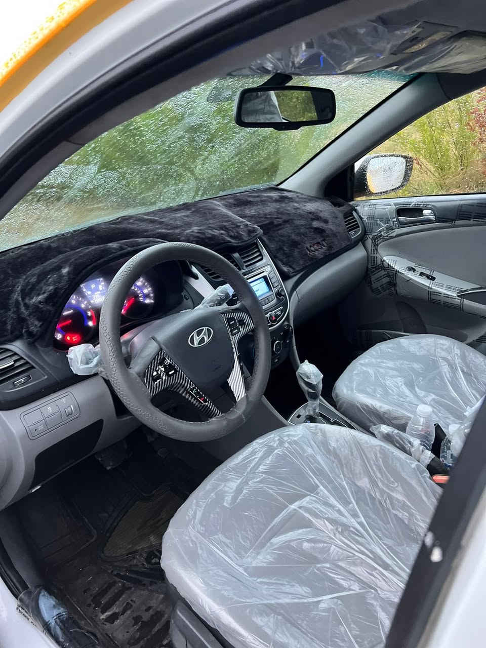 للبيع🌹
اكسنت ٢٠١٤
هاتش باك 
نظيفه وجاهزه ماشيه ١٥٠ فقط سياره استخدام شخصي 
وارد امريكي
رقم دولي هيئه وغرامات صفر 
السياره بأسمي تحويل مباشر 
السعر ٨٥مجال بسيط
مكان السياره حي العربي 
التواصل على الرقم ***********
